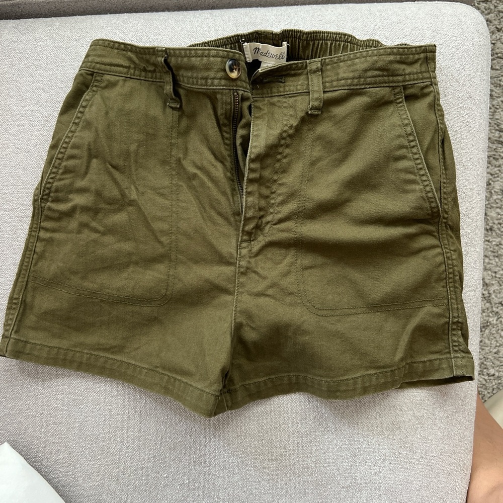 Madewell Camp Shorts in Olive